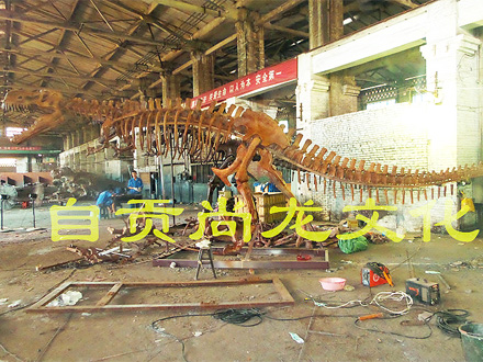8米霸王龙化石骨架