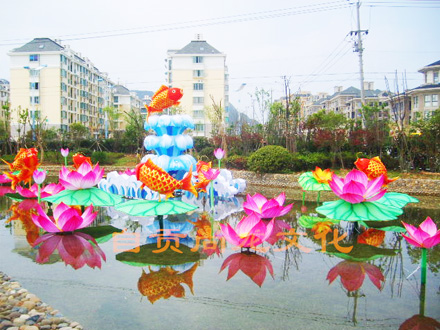 鲤鱼窜青莲