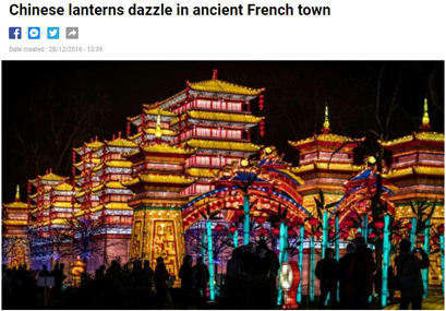 大红灯笼高高挂 中国彩灯节点亮法国古城冬夜