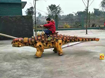 行走甲龙
